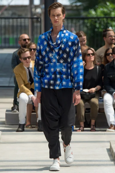 Look 28